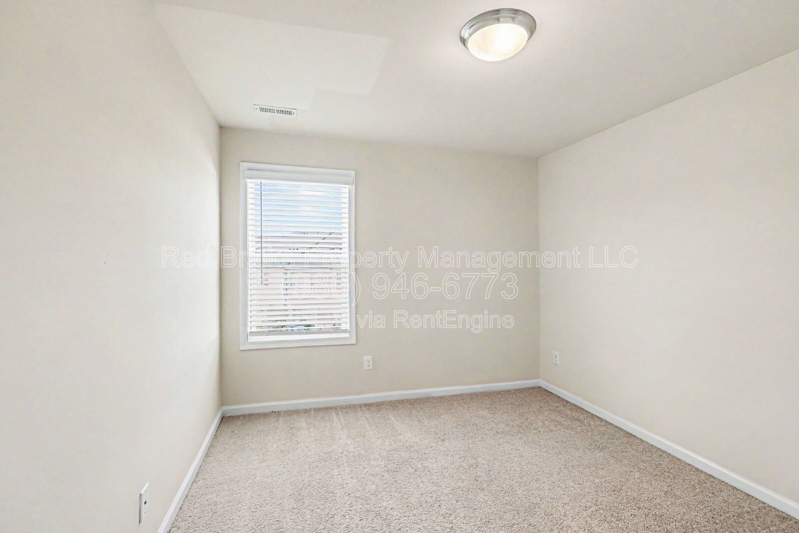 Beautiful 2-Story Townhome in Sherrills Ford! property image