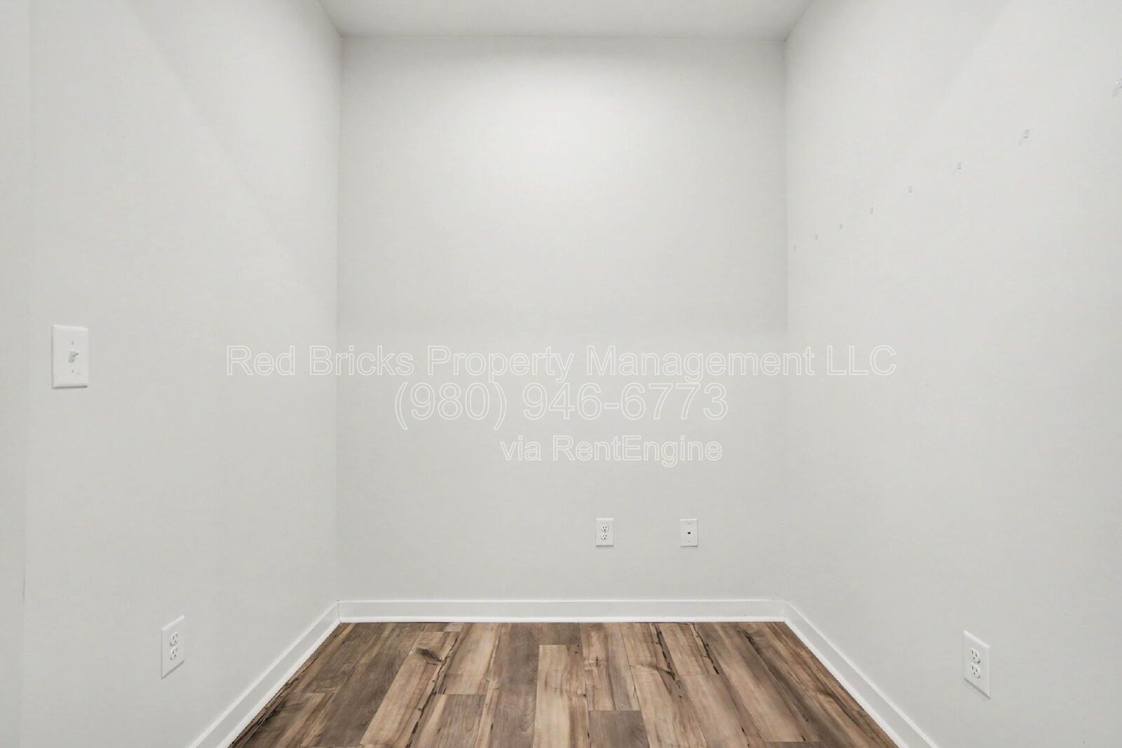 Beautiful 3-Story Townhome Near Davis Lake! property image