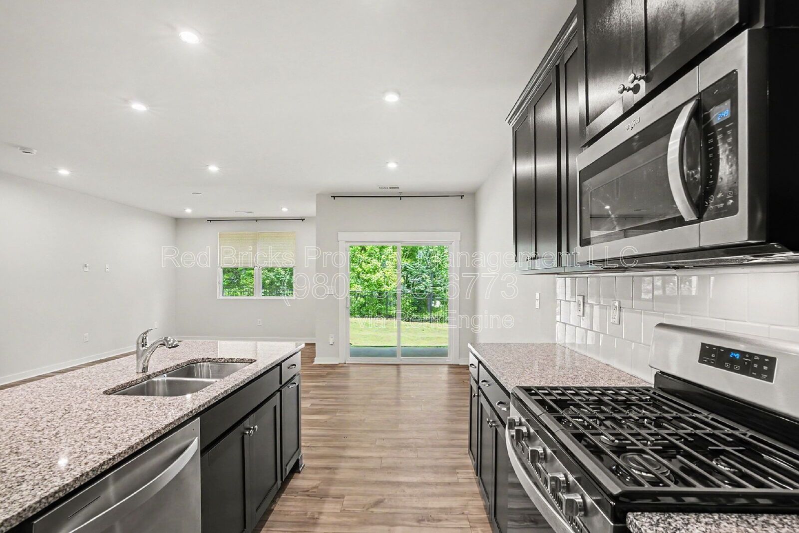 Beautiful 3-Story Townhome Near Davis Lake! property image
