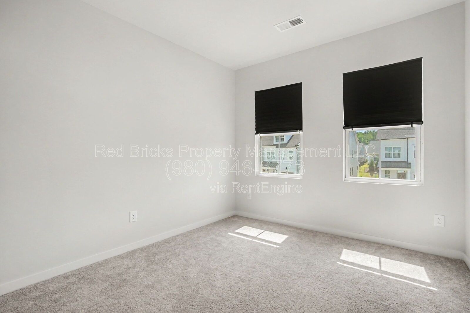 Beautiful 3-Story Townhome Near Davis Lake! property image