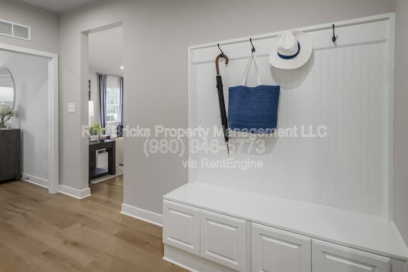 Like-New 5BR Home in Cottage Green – Available July 1st! property image