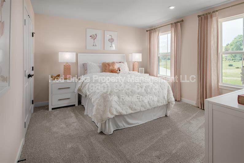 Like-New 5BR Home in Cottage Green – Available July 1st! property image