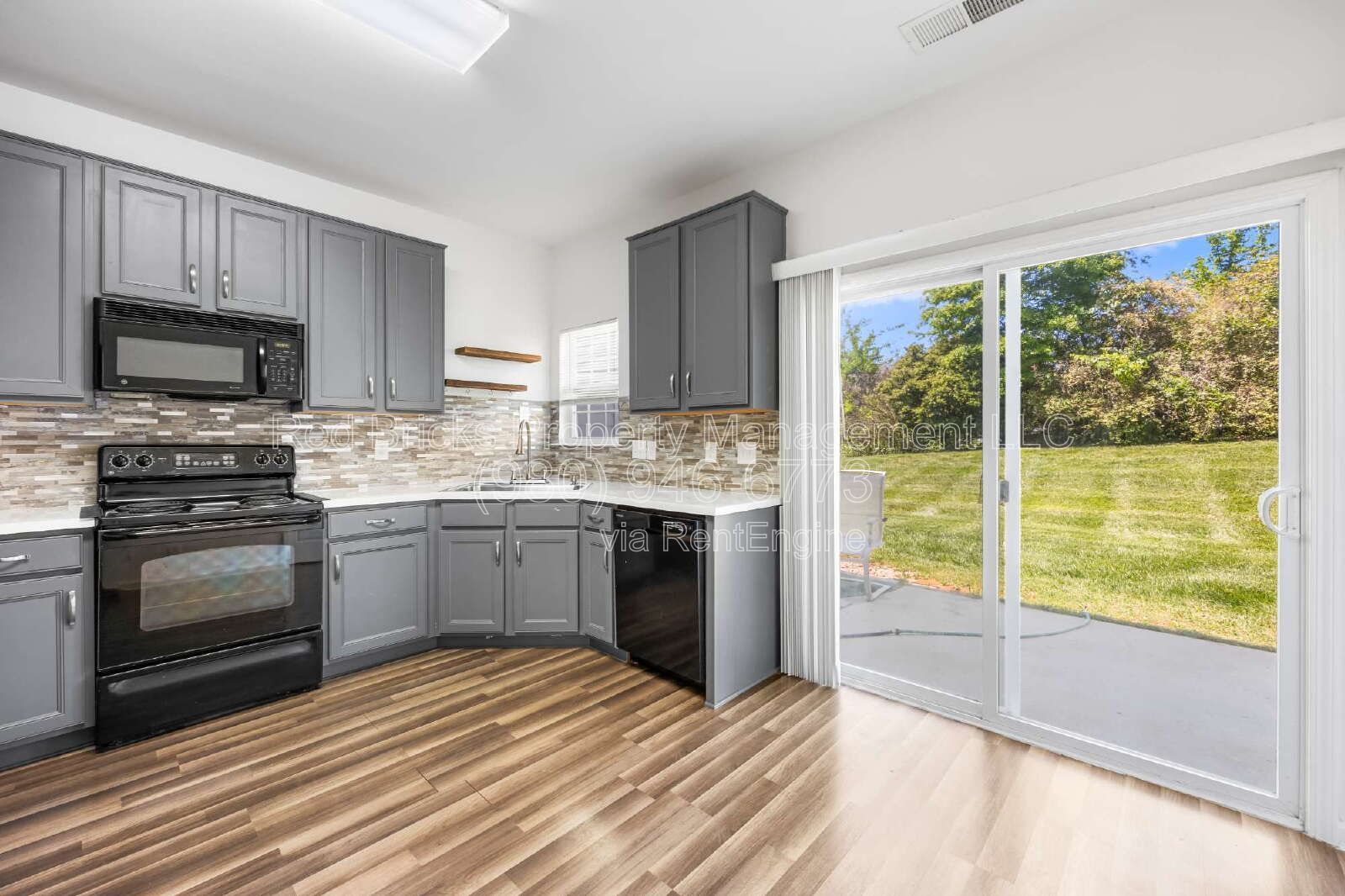 Stylish End-Unit Townhome Near Uptown – Available June 16! property image