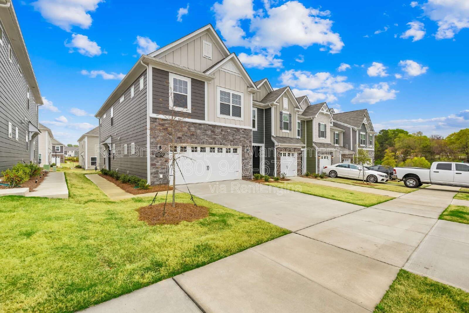 Like-New End-Unit Townhome in Aberdeen – Available July 16! property image