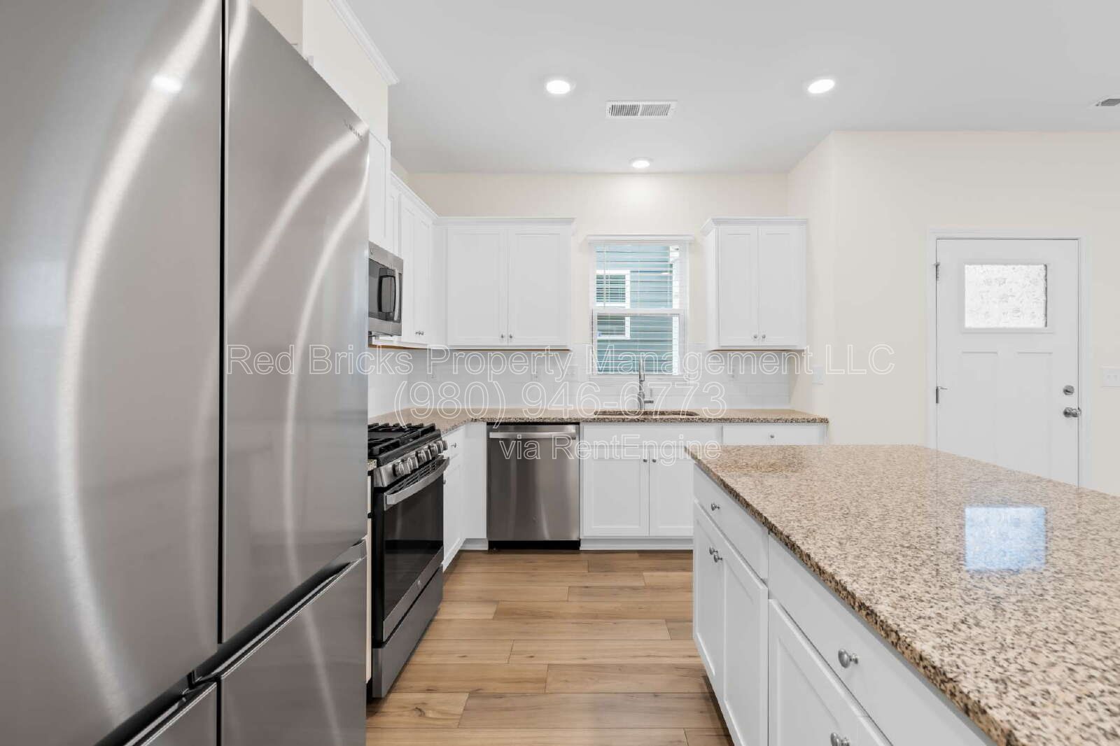 Like-New End-Unit Townhome in Aberdeen – Available July 16! property image