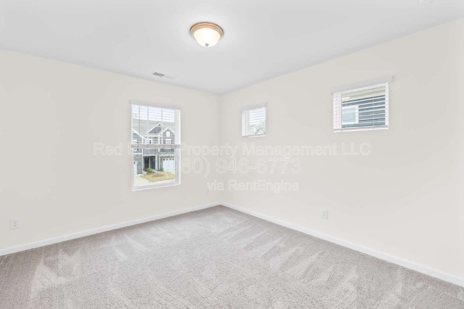 Like-New End-Unit Townhome in Aberdeen – Available July 16! property image