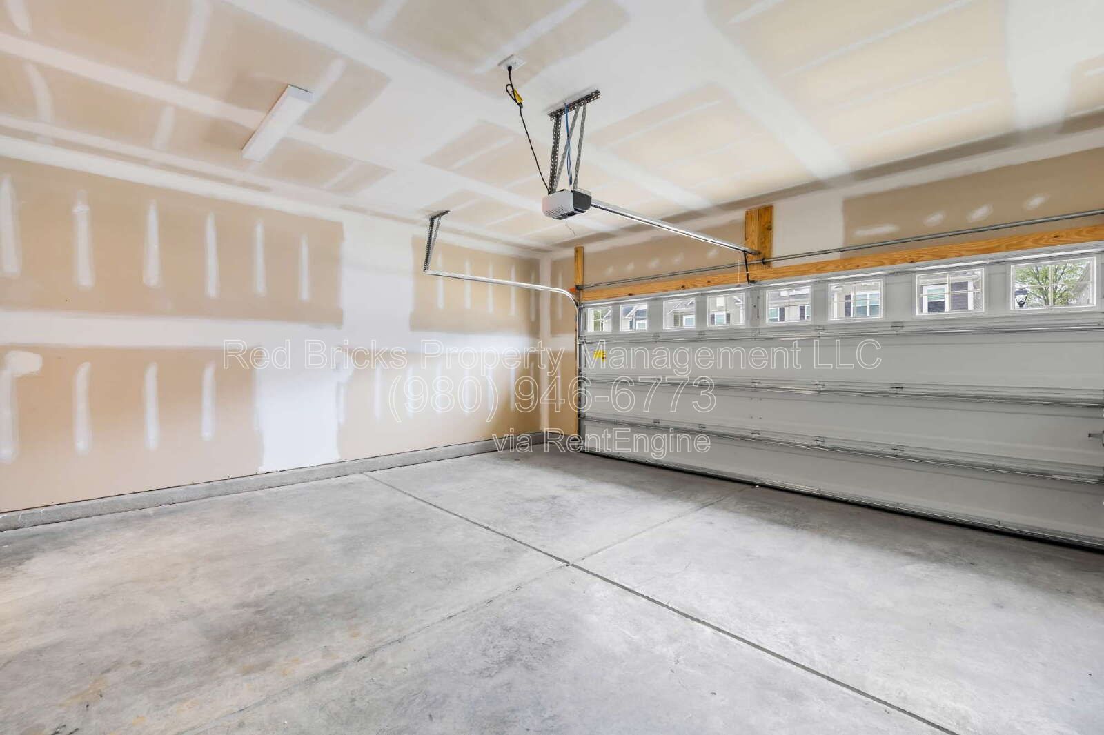 Like-New End-Unit Townhome in Aberdeen – Available July 16! property image