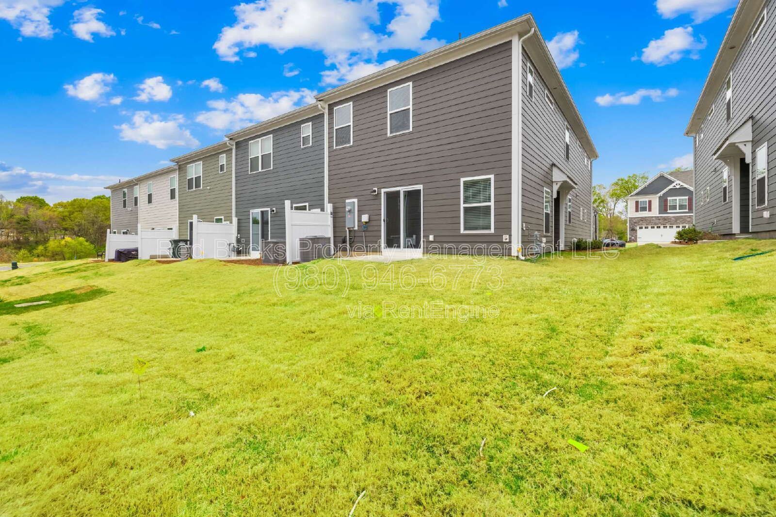 Like-New End-Unit Townhome in Aberdeen – Available July 16! property image