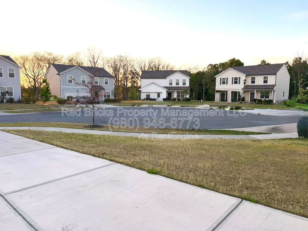 Stylish 2-Story Home Near Concord Mills! property image