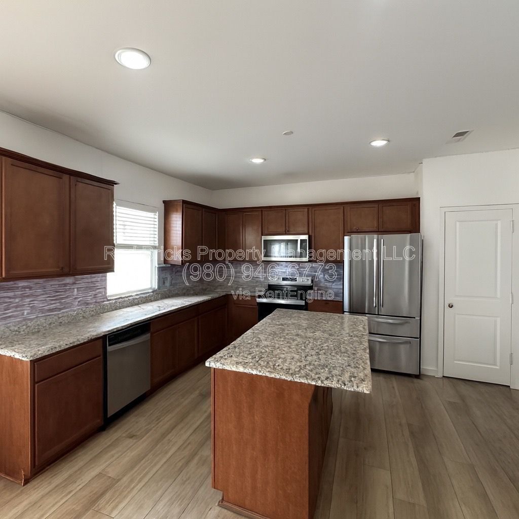 Stylish 2-Story Home Near Concord Mills! property image