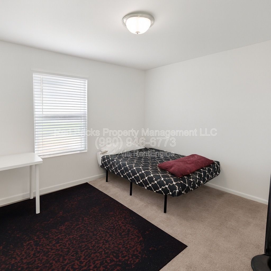Stylish 2-Story Home Near Concord Mills! property image