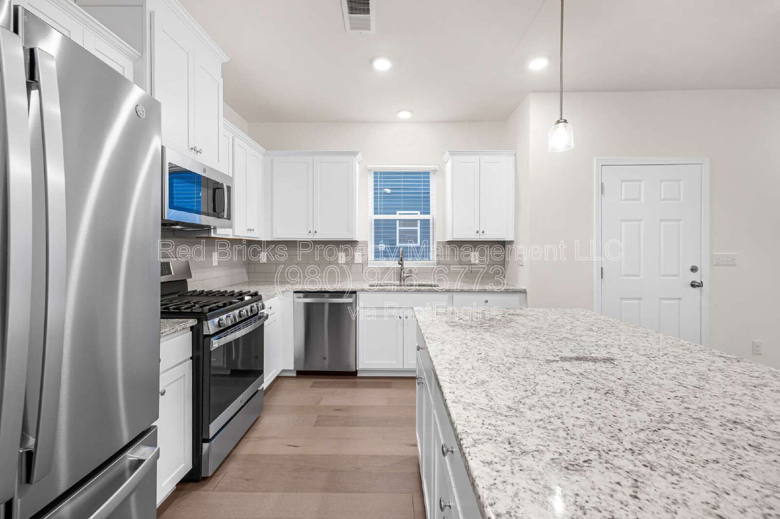 Like-New End-Unit Townhome | 3BR, 2-Car Garage | Available May 15 property image