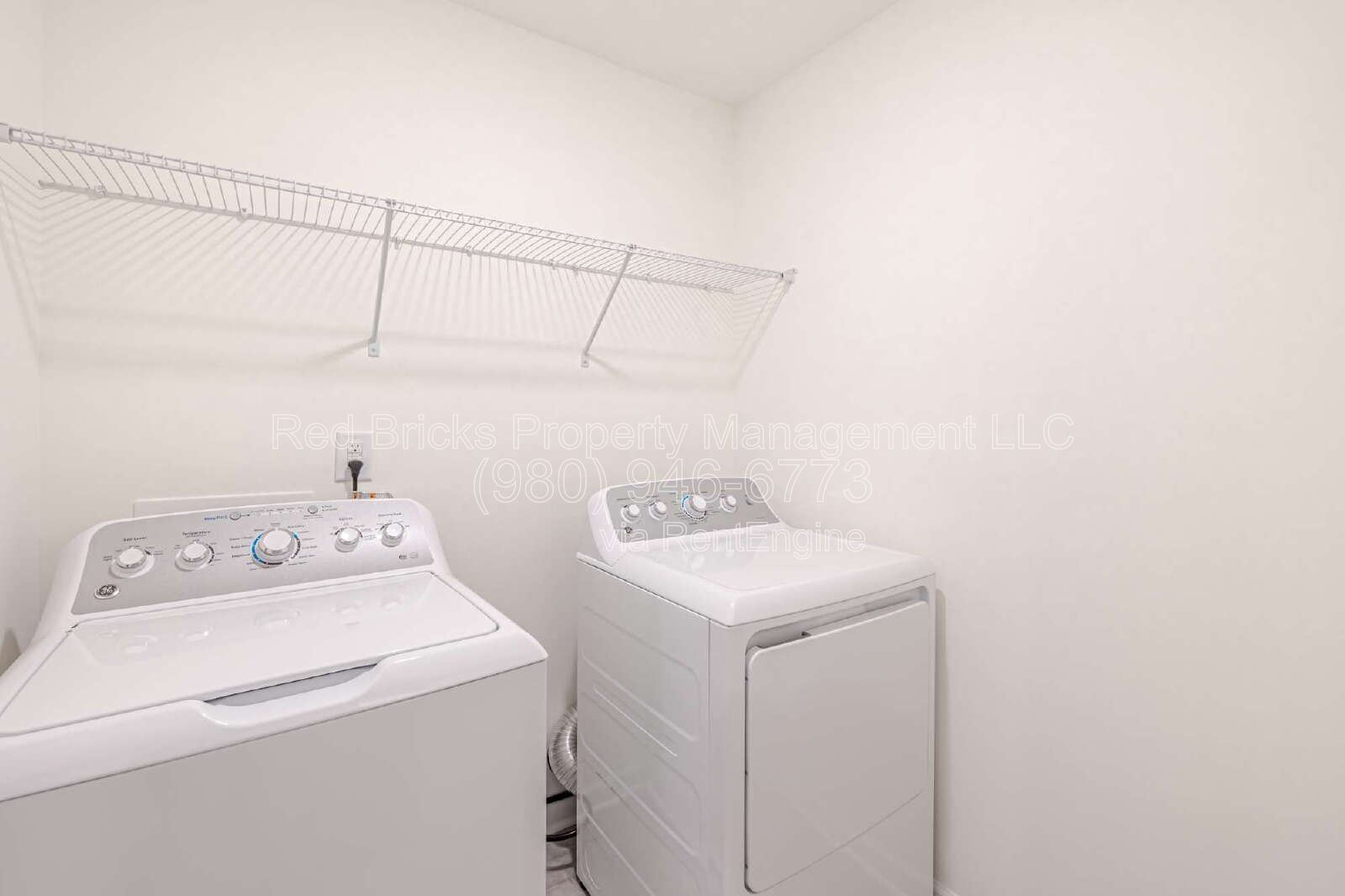 Like-New End-Unit Townhome | 3BR, 2-Car Garage | Available May 15 property image