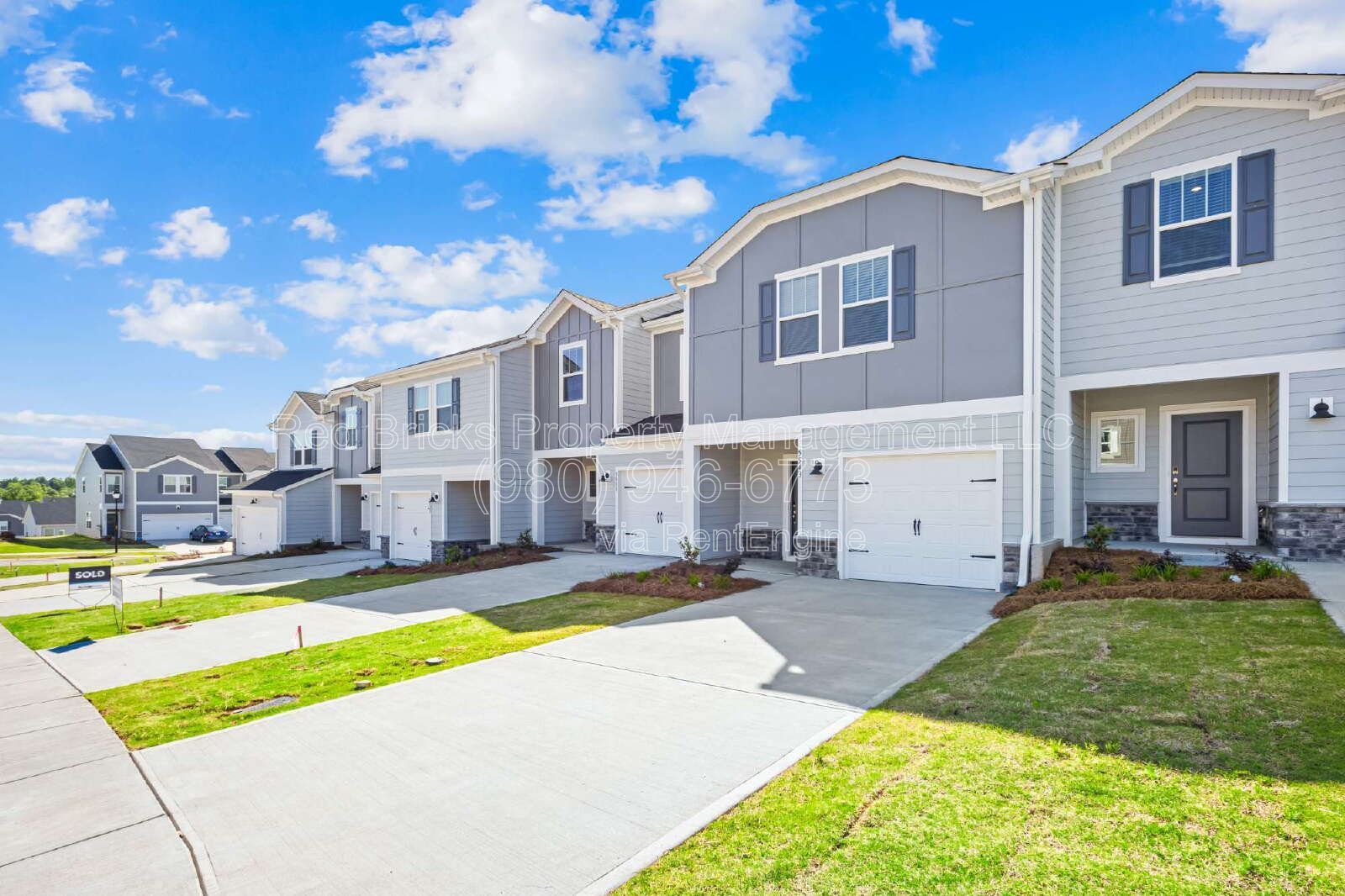 Modern 3BR Townhome in Georgetown Crossing – Move In Aug 16! property image