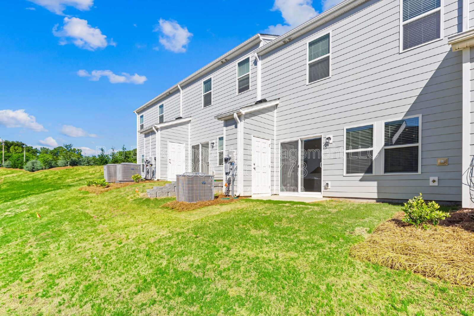 Modern 3BR Townhome in Georgetown Crossing – Move In Aug 16! property image