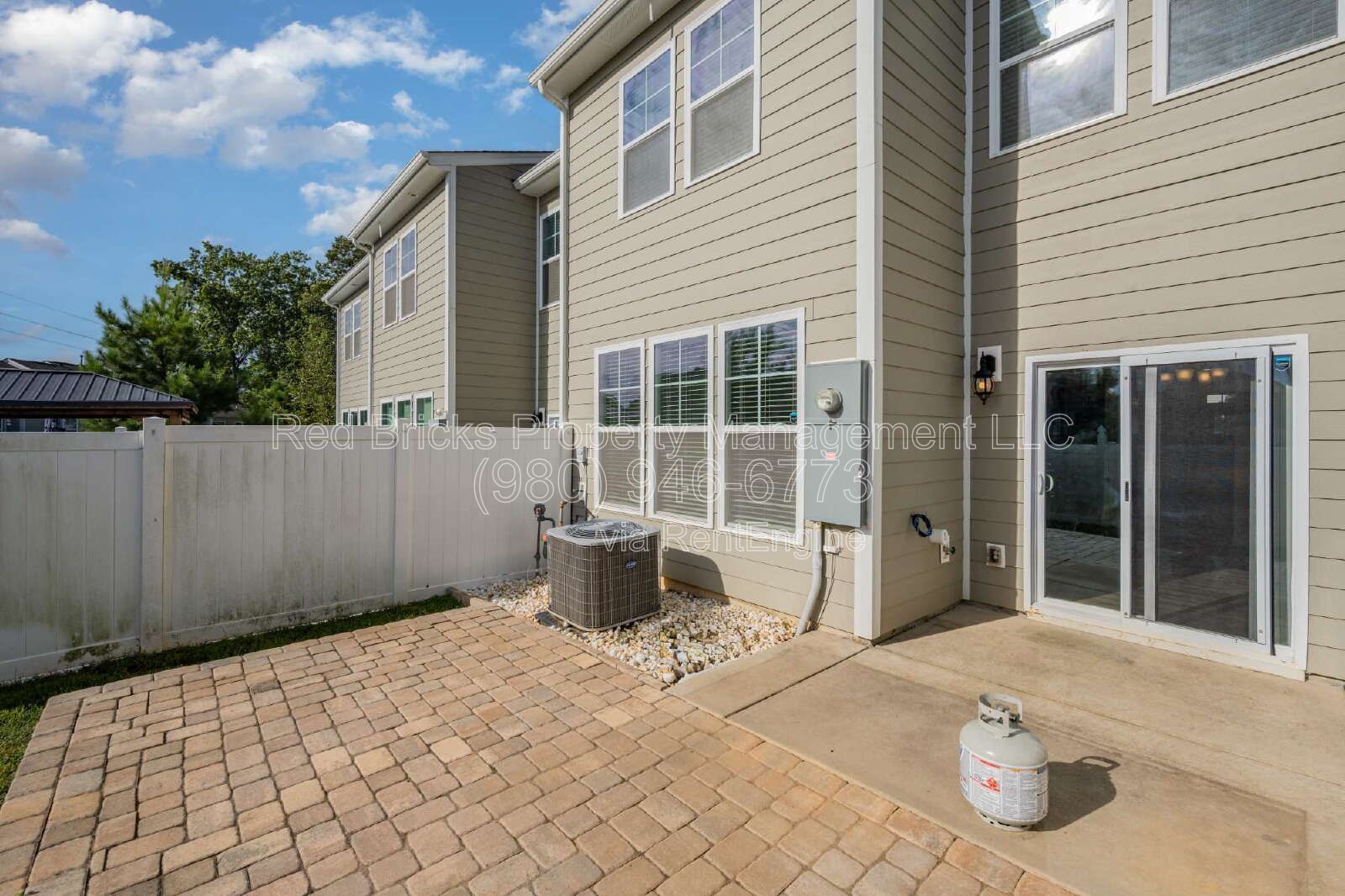 Modern Lake Wylie Townhome – Available July 18! property image