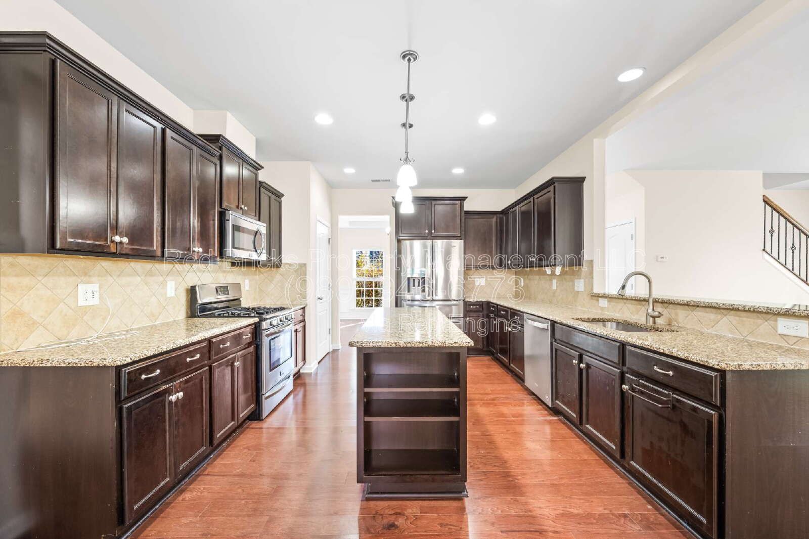 Spacious 5BR Home with Screened Porch & Fireplace! property image