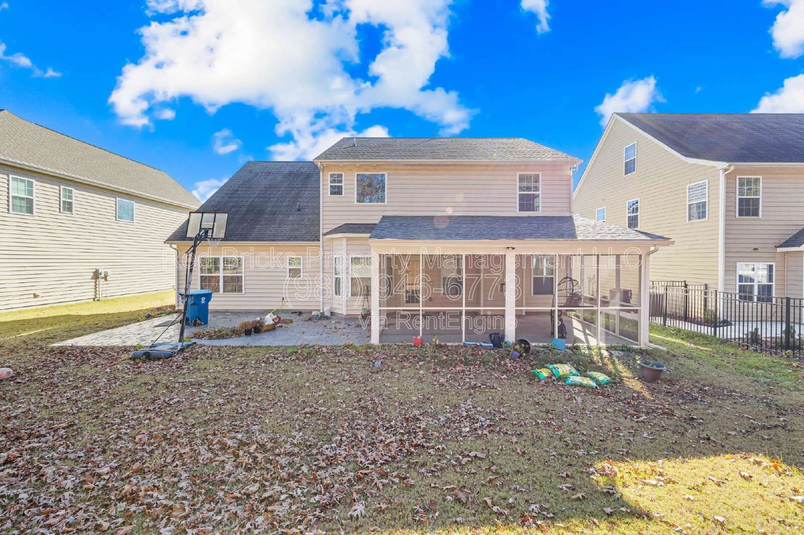 Spacious 5BR Home with Screened Porch & Fireplace! property image