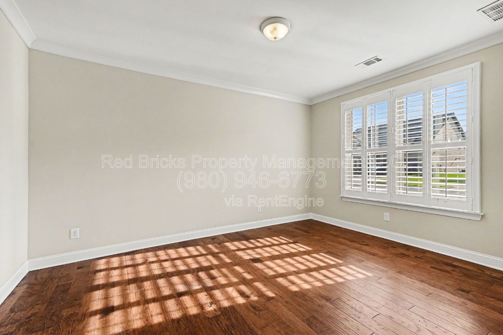 Stunning 1.5-Story Home with Loft & Gourmet Kitchen in Wellington Chase! property image
