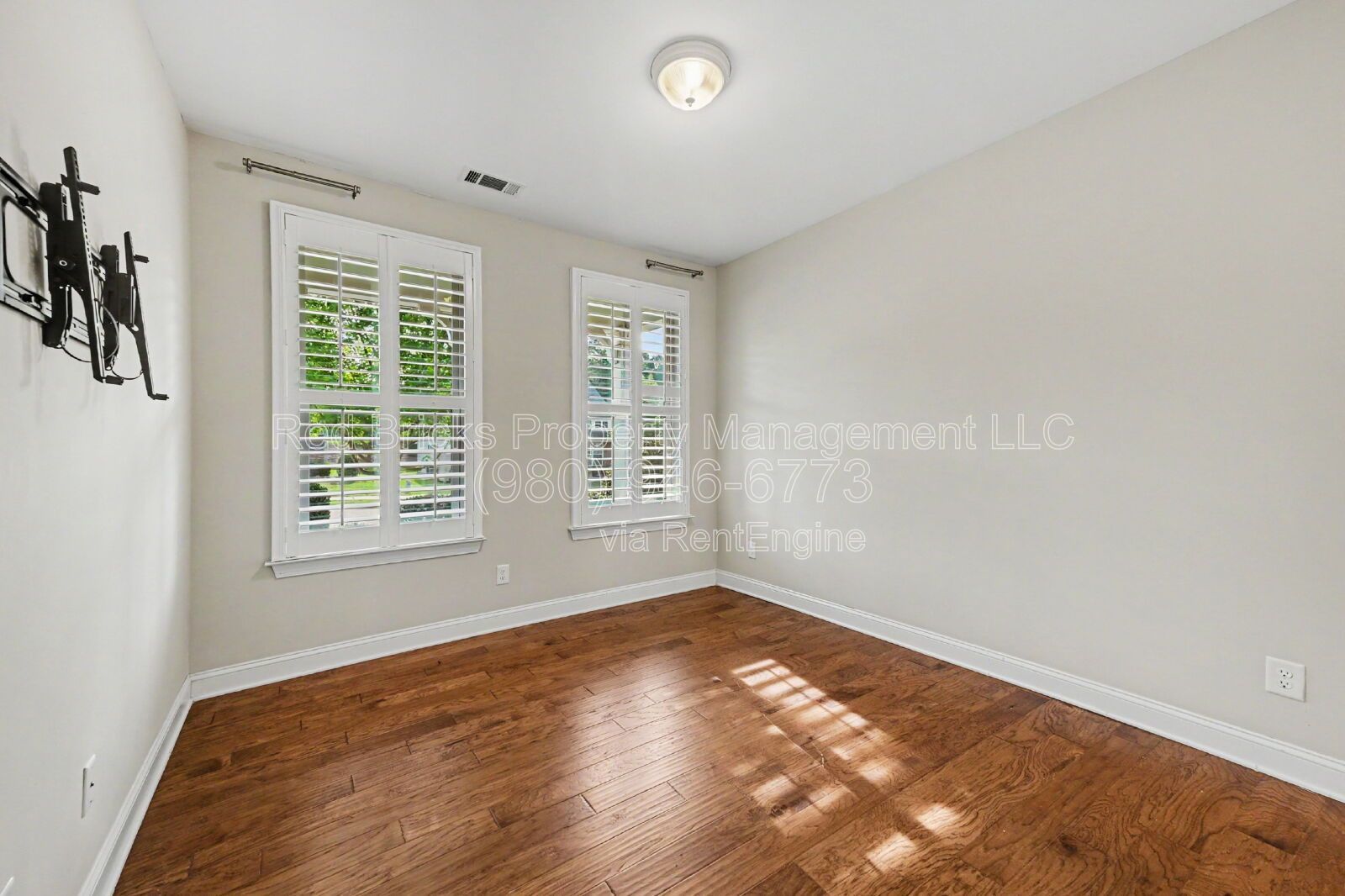 Stunning 1.5-Story Home with Loft & Gourmet Kitchen in Wellington Chase! property image