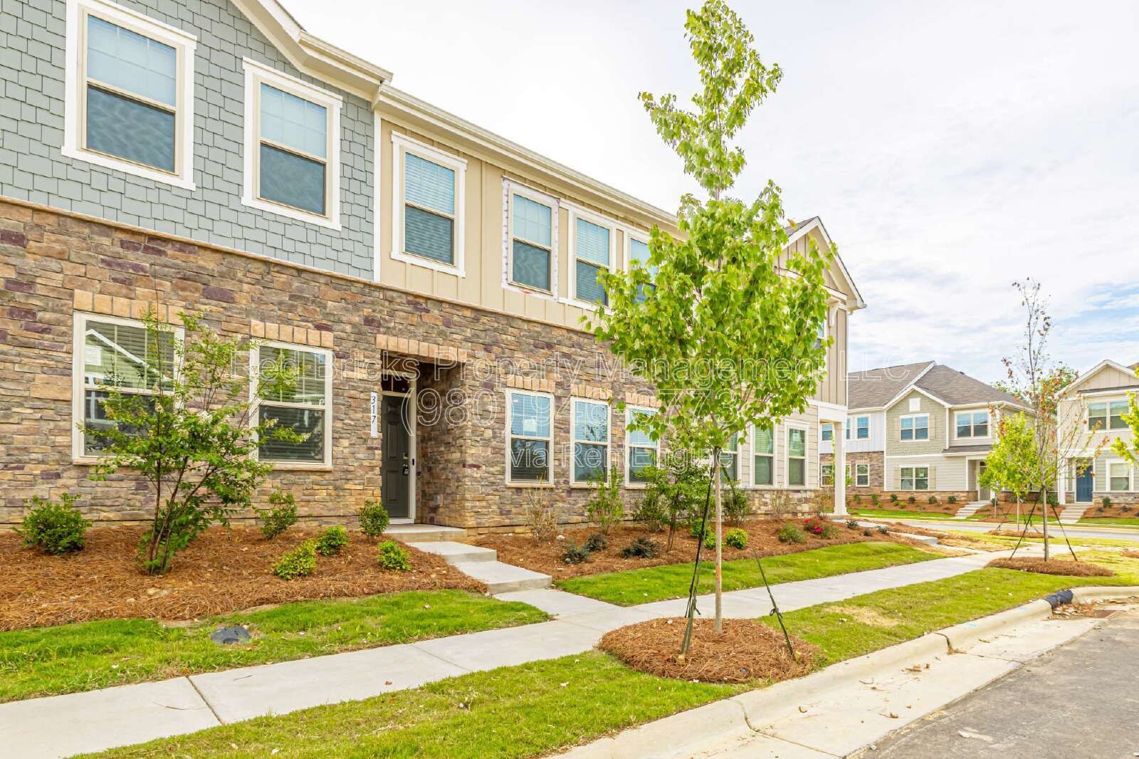 Like-New 4BR Townhome with Dual Primary Suites & Loft! property image
