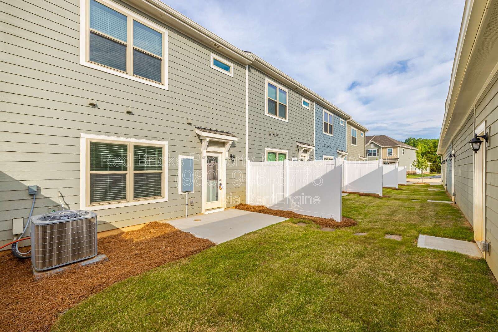 Like-New 4BR Townhome with Dual Primary Suites & Loft! property image