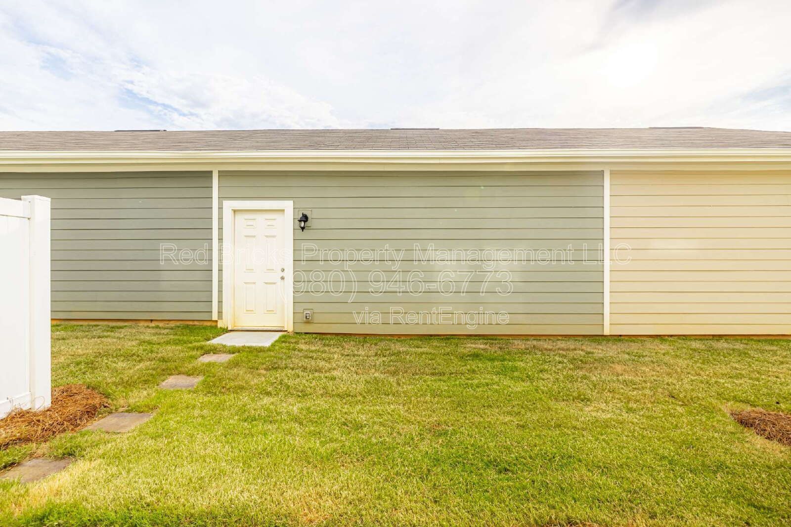Like-New 4BR Townhome with Dual Primary Suites & Loft! property image
