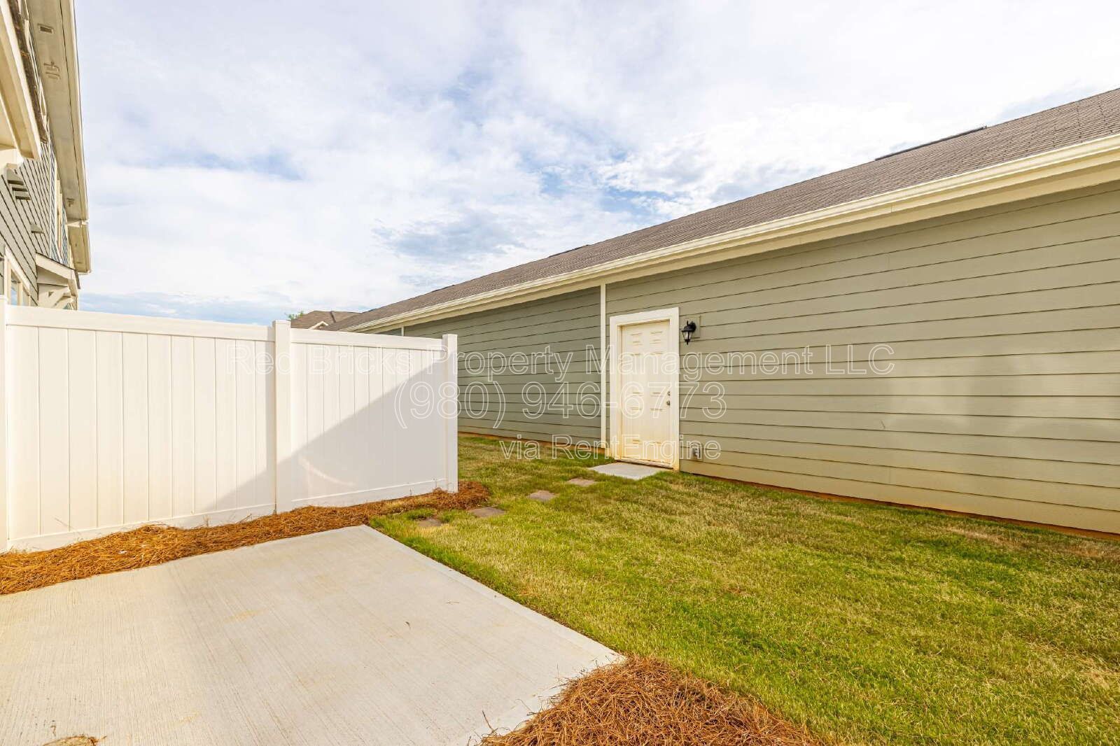 Like-New 4BR Townhome with Dual Primary Suites & Loft! property image