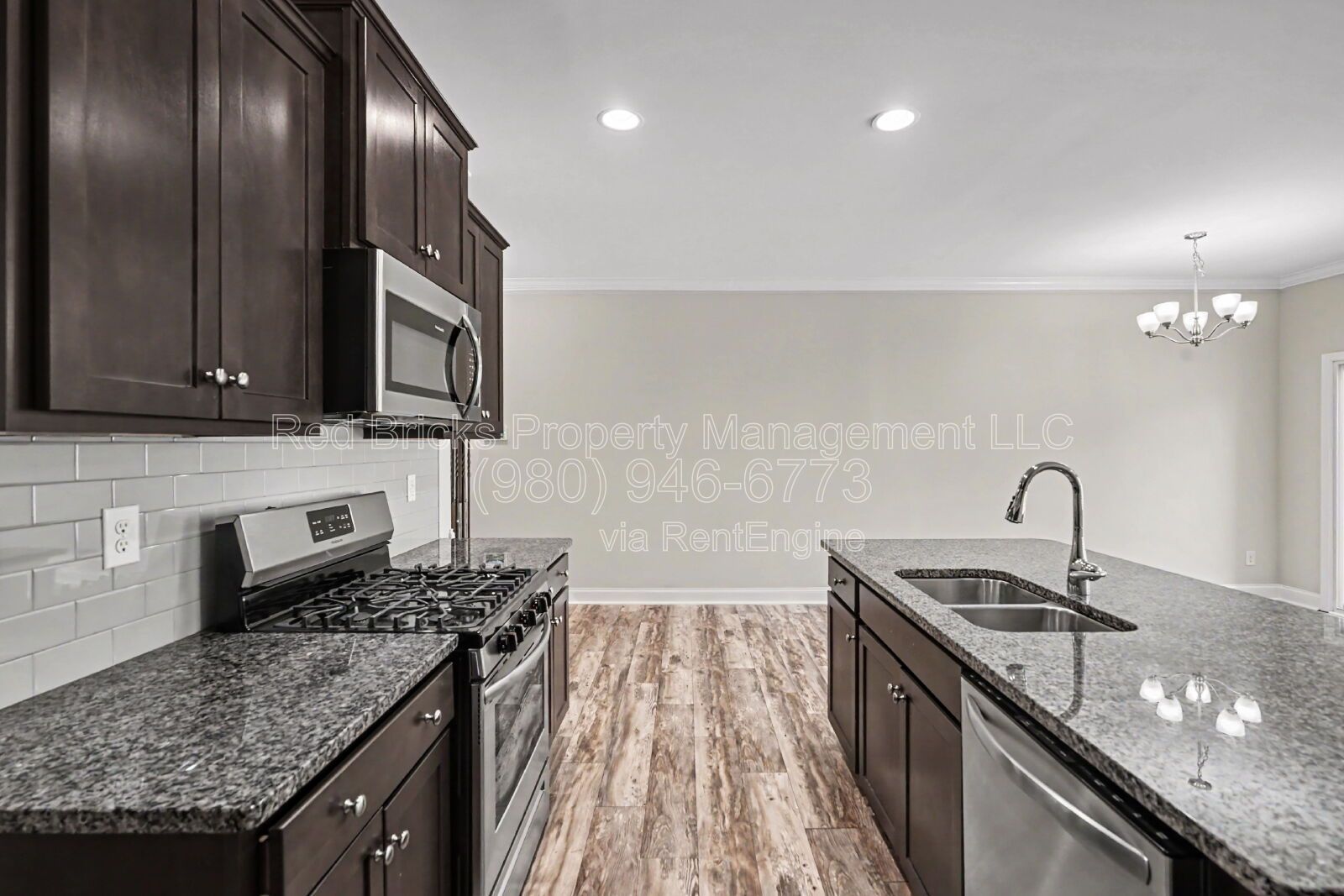 Charming 3BR Townhome in Woods at Davis Lake – Available Now! property image
