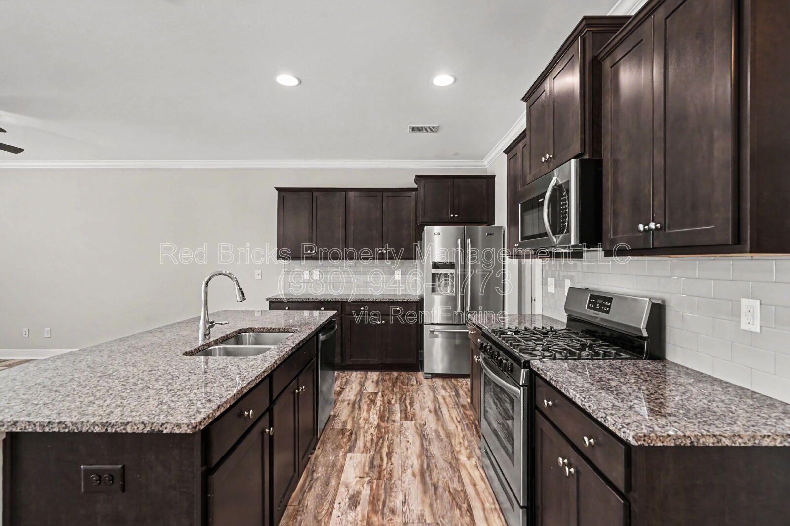 Charming 3BR Townhome in Woods at Davis Lake – Available Now! property image