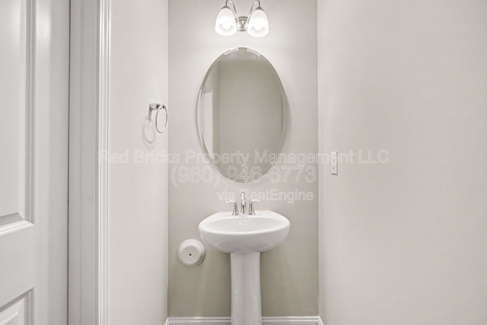 Charming 3BR Townhome in Woods at Davis Lake – Available Now! property image