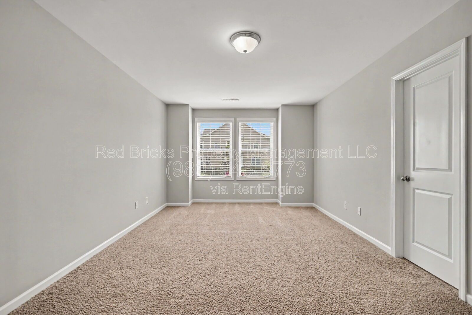 Charming 3BR Townhome in Woods at Davis Lake – Available Now! property image