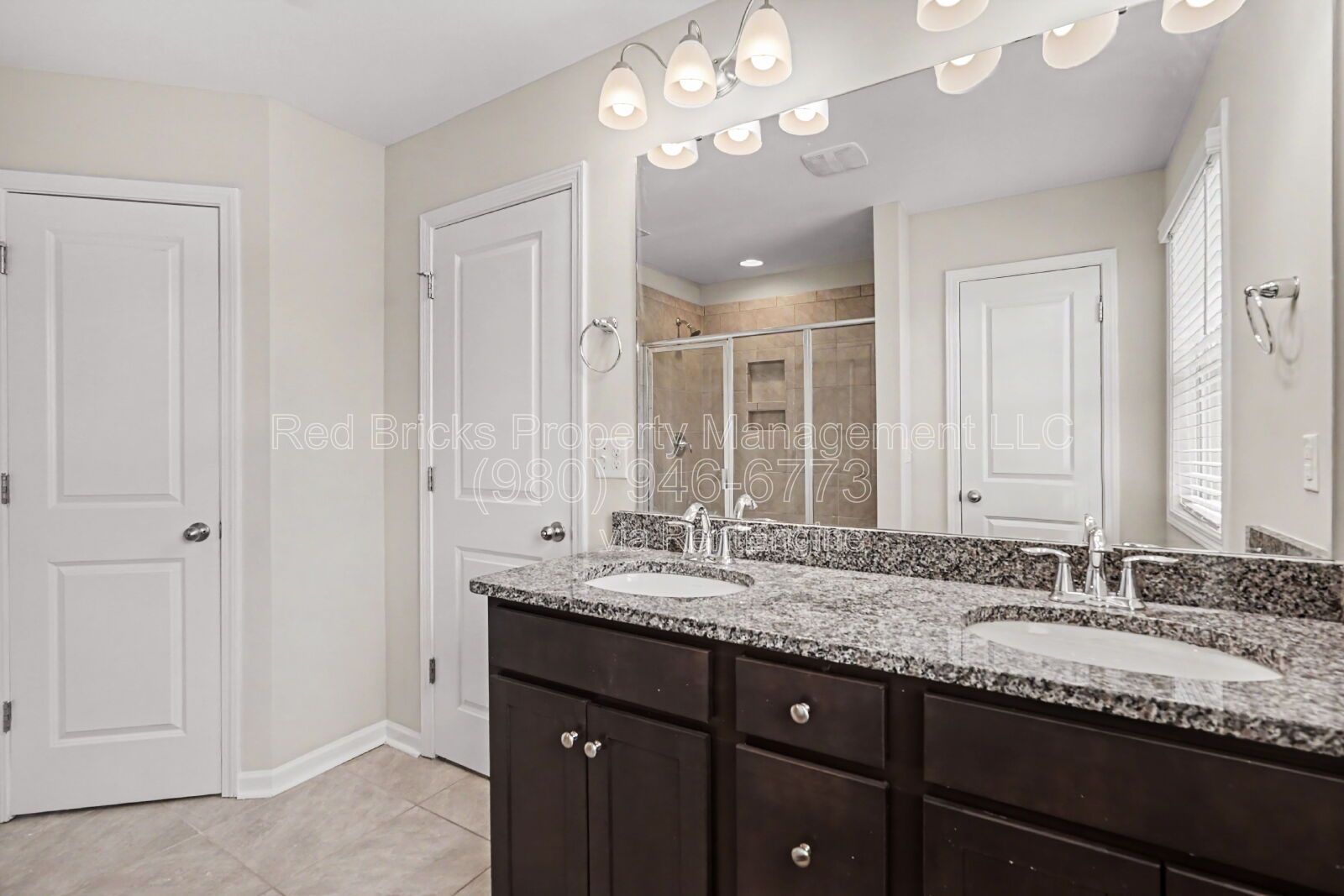 Charming 3BR Townhome in Woods at Davis Lake – Available Now! property image