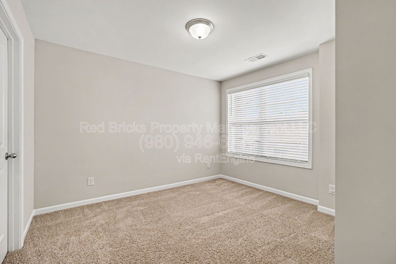 Charming 3BR Townhome in Woods at Davis Lake – Available Now! property image