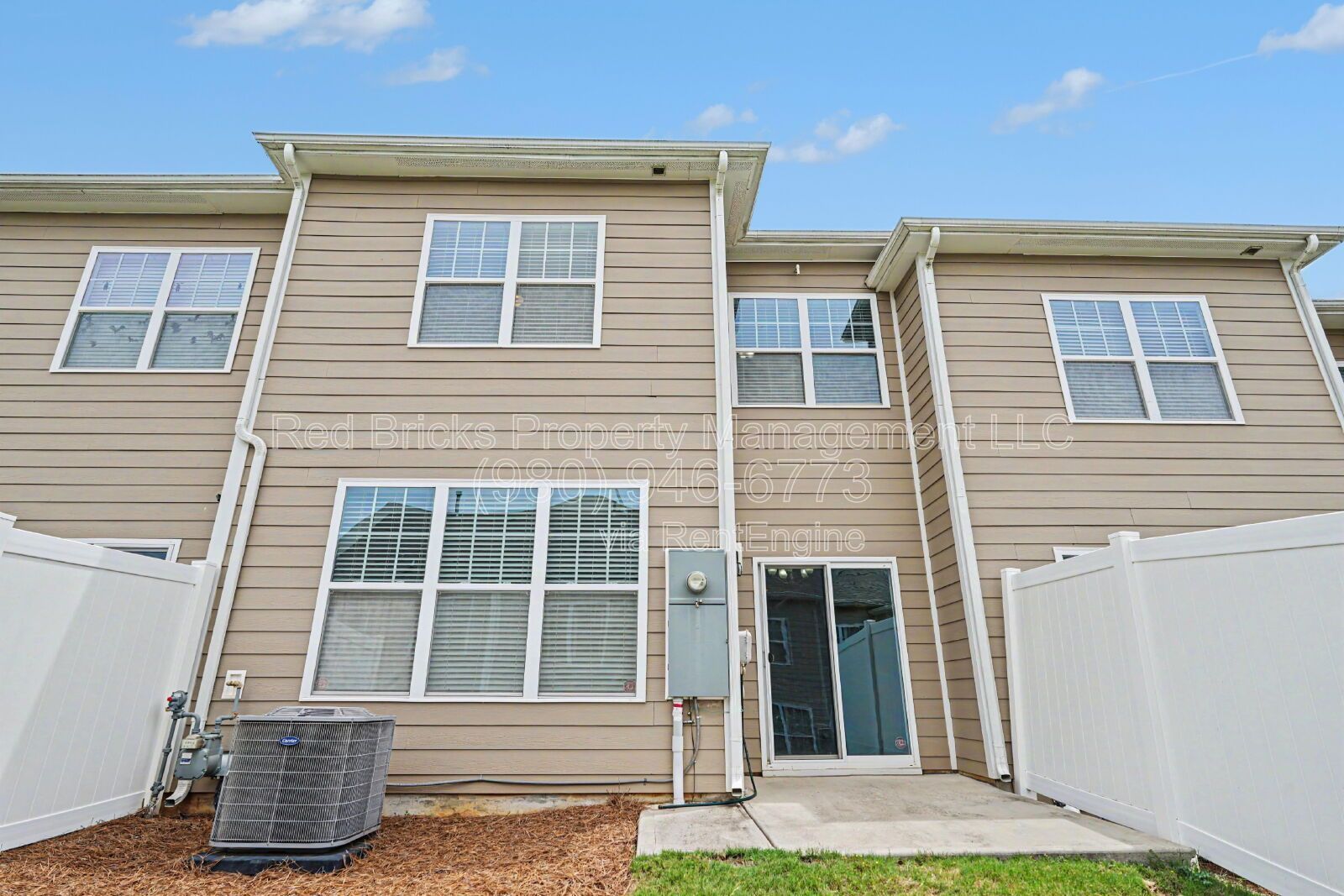 Charming 3BR Townhome in Woods at Davis Lake – Available Now! property image