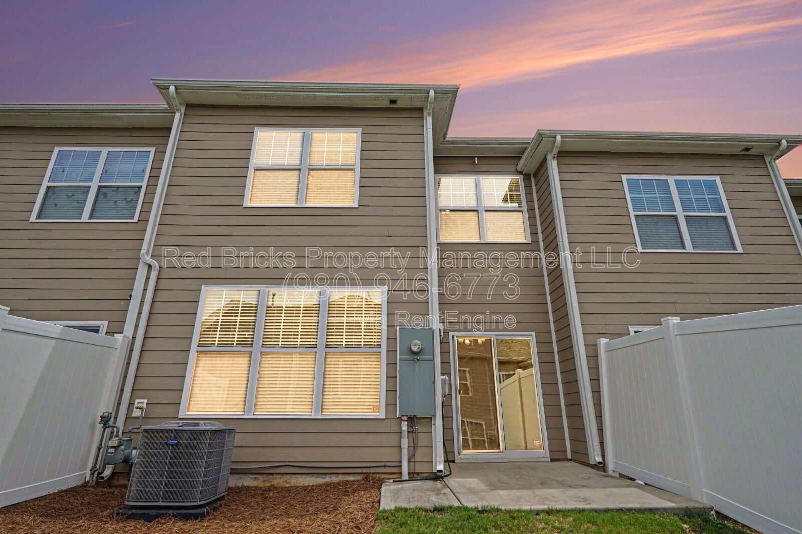 Charming 3BR Townhome in Woods at Davis Lake – Available Now! property image