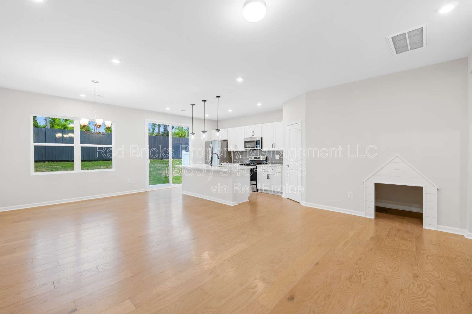 Like-New End-Unit + $500 Off First Month! property image
