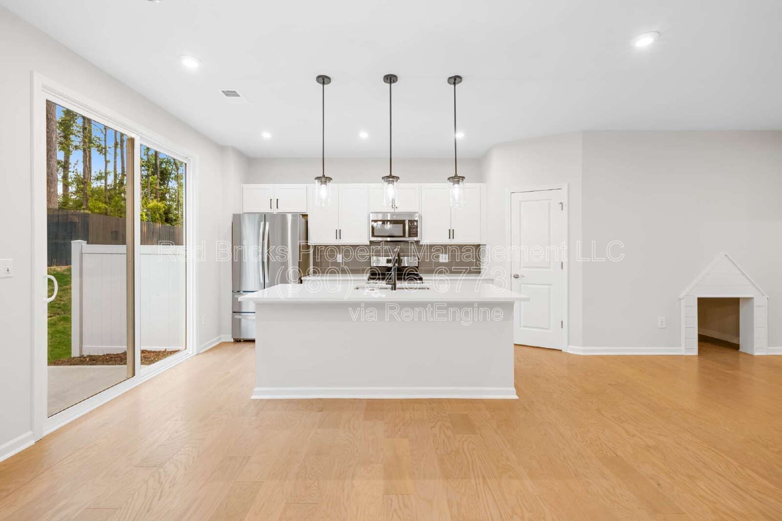 Like-New End-Unit + $500 Off First Month! property image