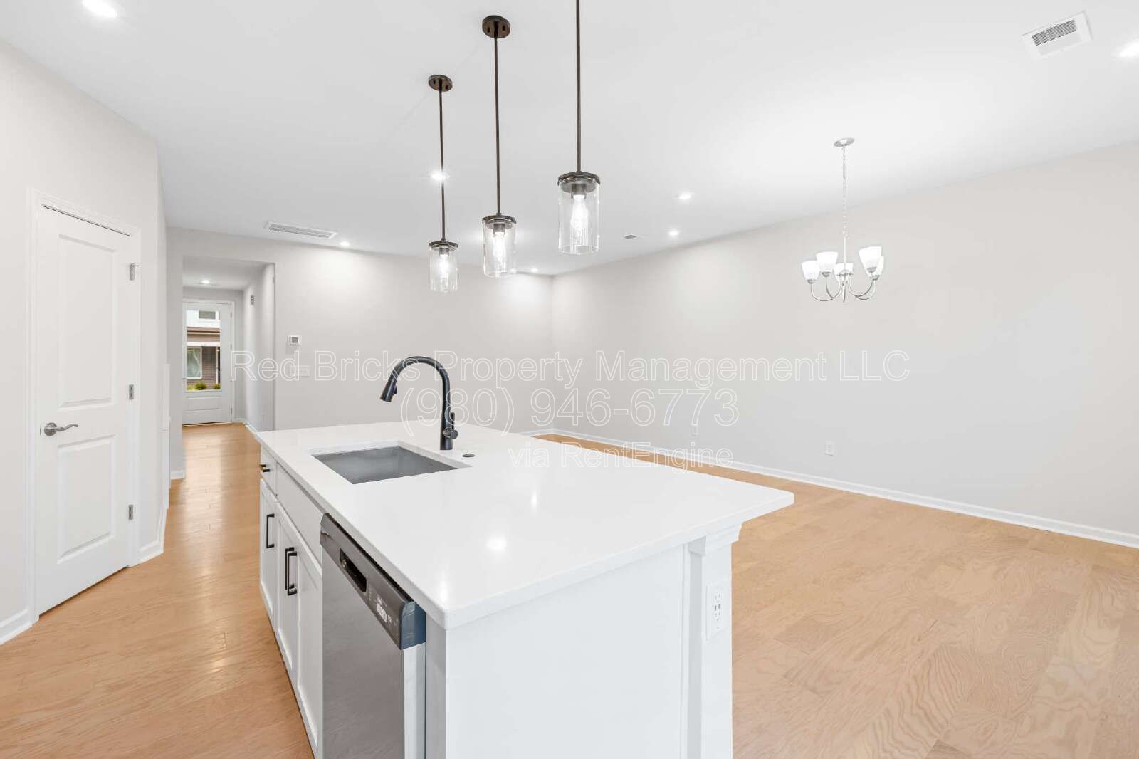 Like-New End-Unit + $500 Off First Month! property image