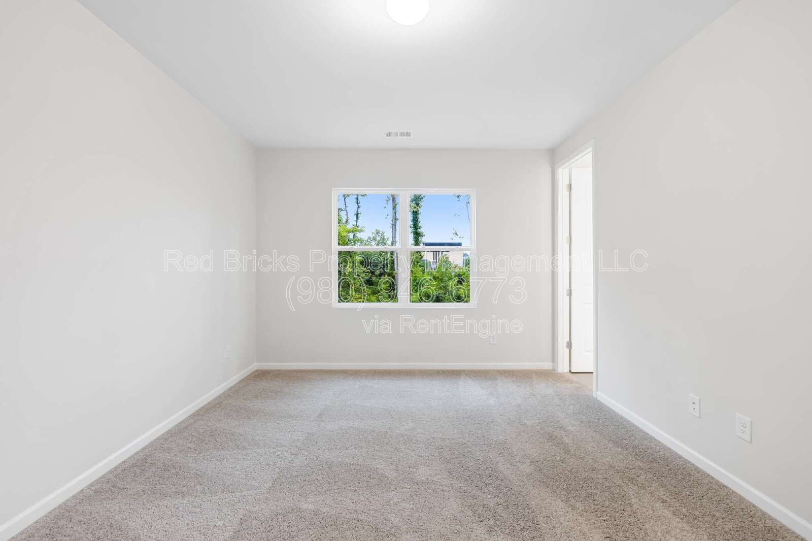 Like-New End-Unit + $500 Off First Month! property image