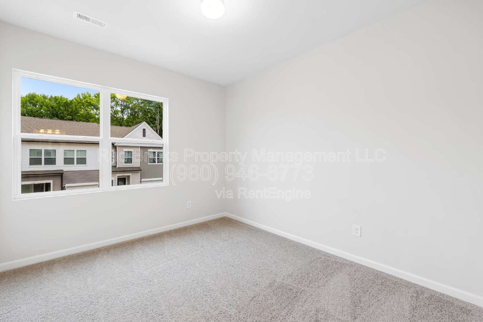 Like-New End-Unit + $500 Off First Month! property image