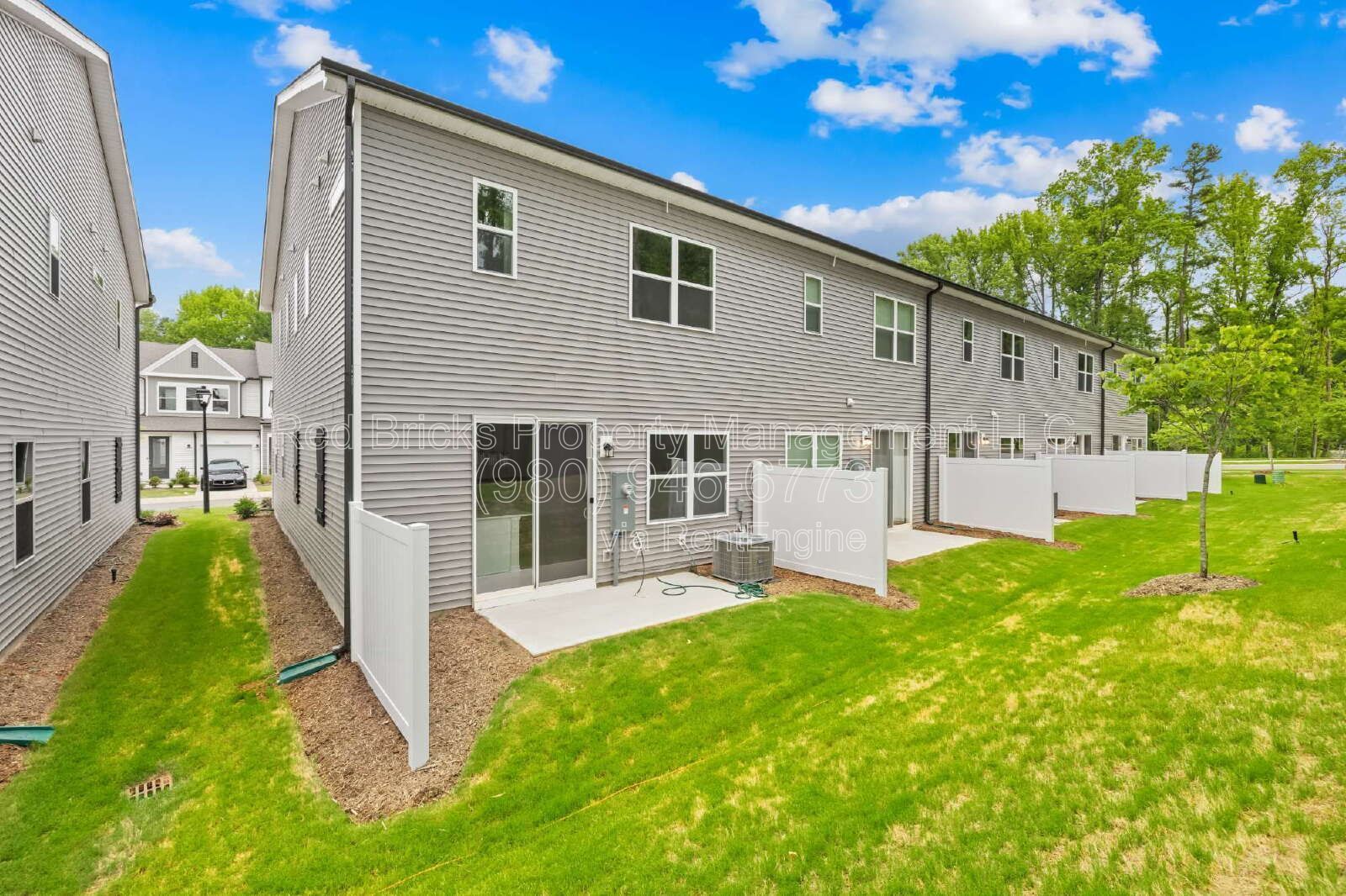 Like-New End-Unit + $500 Off First Month! property image