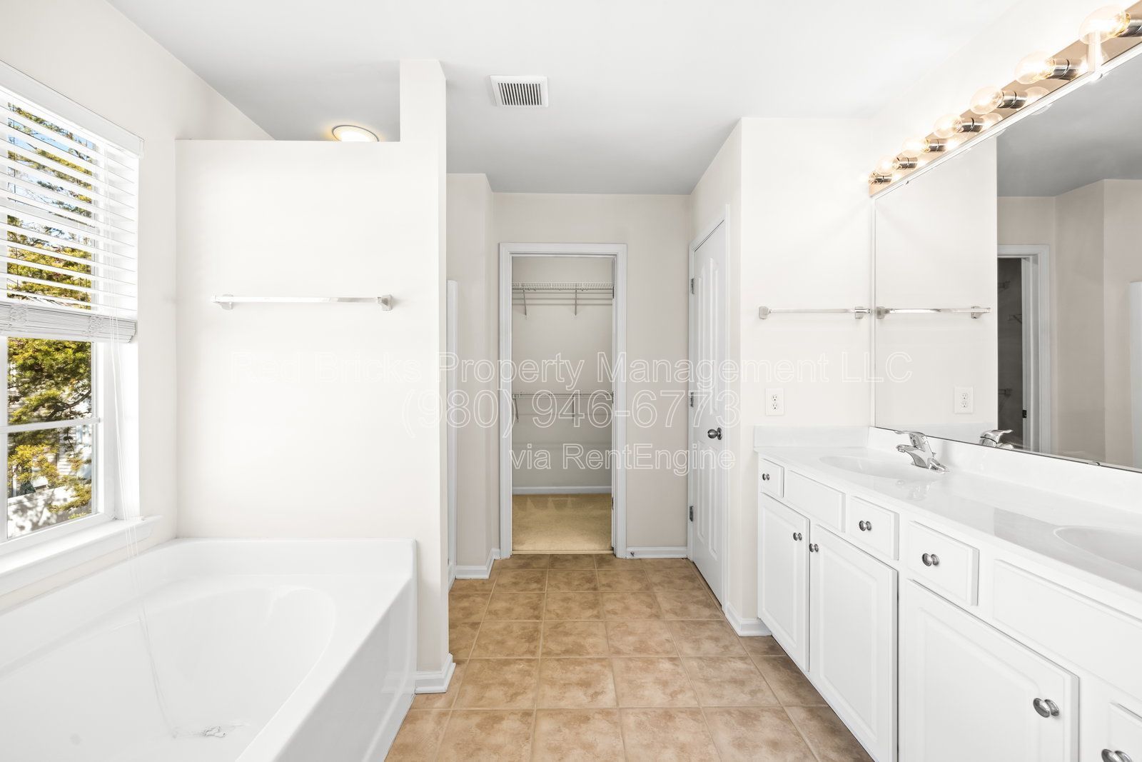 Beautiful 3BR Townhome in Blakeney Preserve – Available Aug. 17! property image