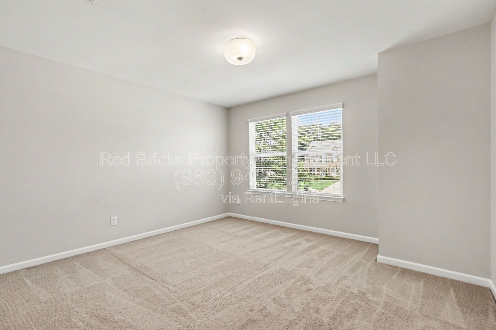 Spacious 5BR Home with Screened Patio – Available Now! property image