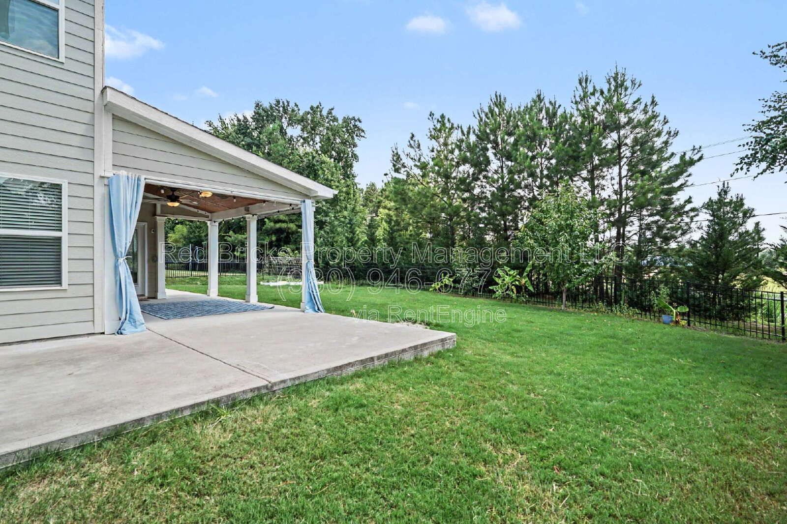 Spacious 5BR Home with Screened Patio – Available Now! property image