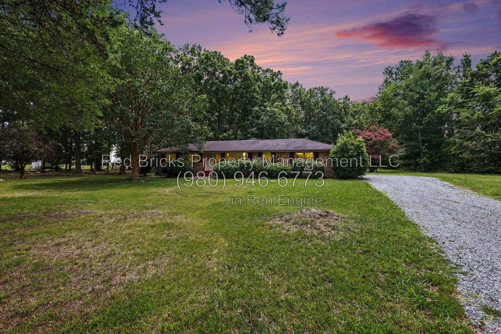 Beautiful Ranch Home with Deck & Double Oven! property image