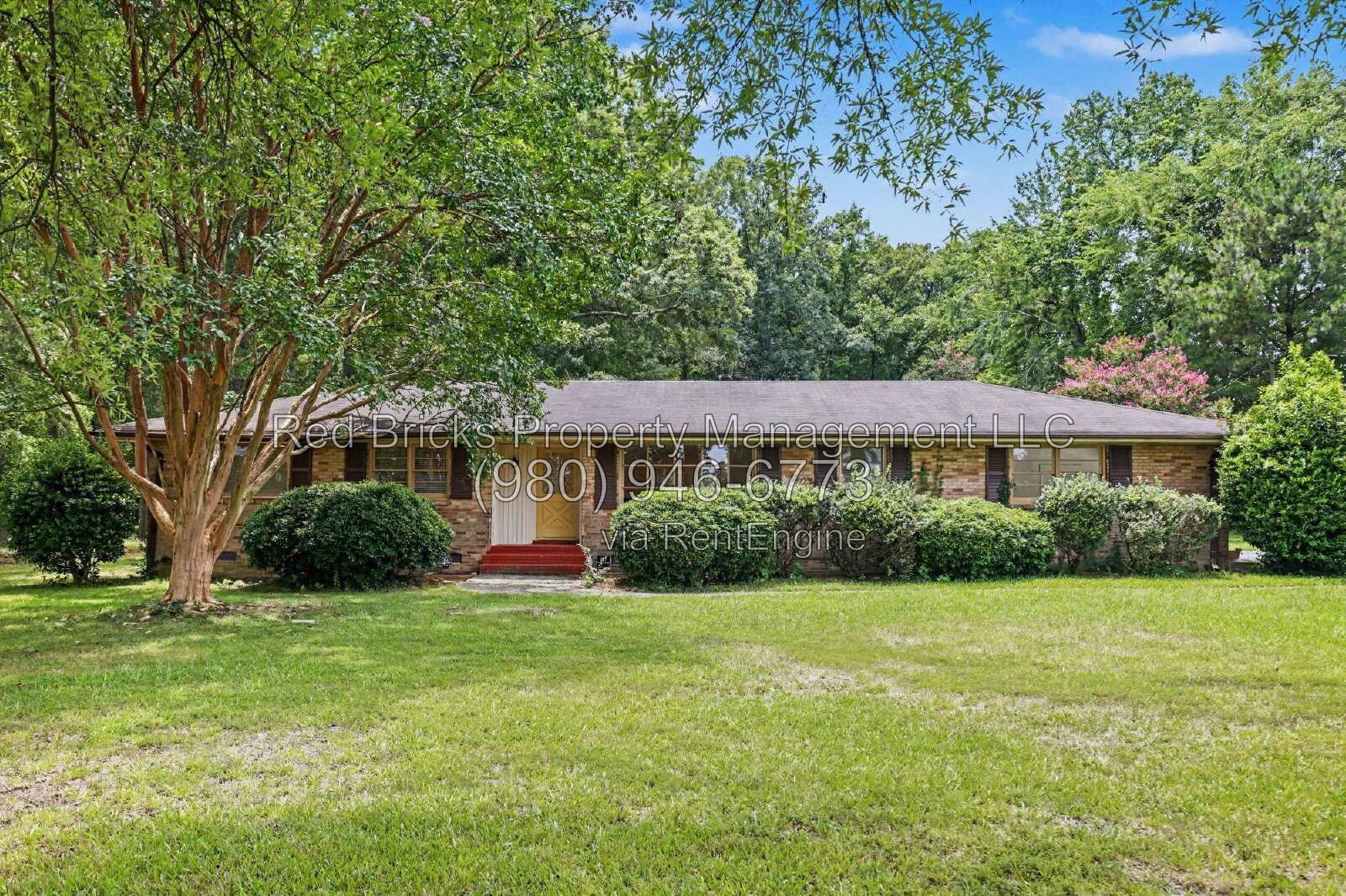 Beautiful Ranch Home with Deck & Double Oven! property image