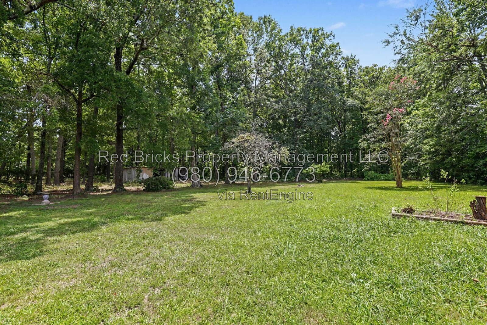 Beautiful Ranch Home with Deck & Double Oven! property image