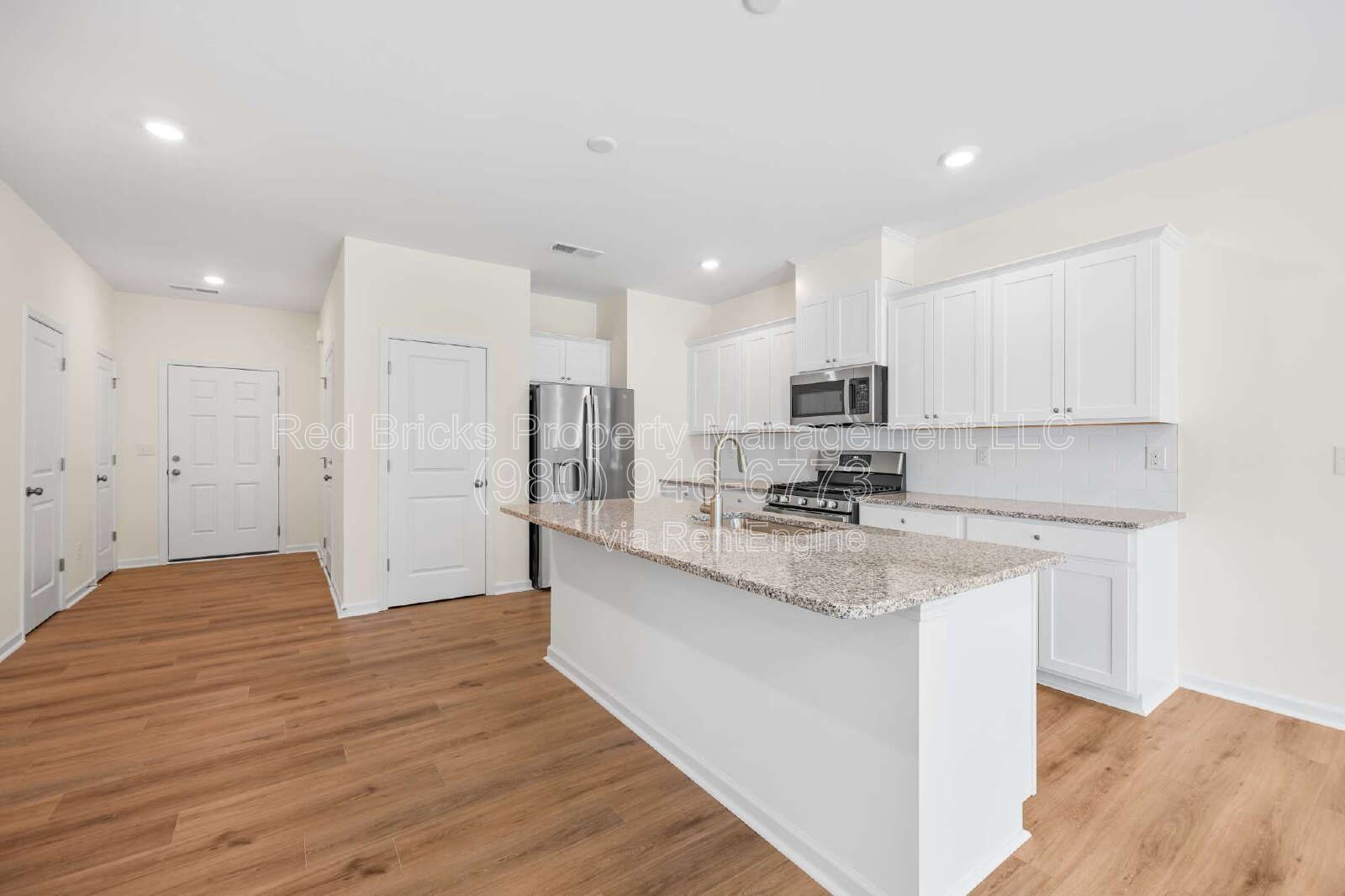 Modern Like-New 3BR Townhome in Secrest Landing! property image