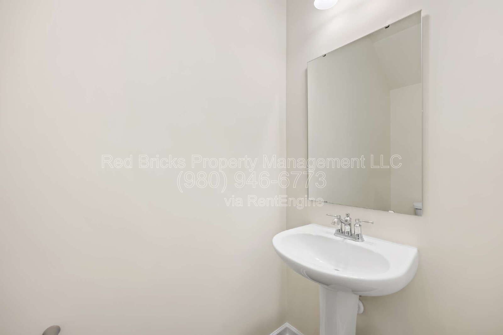 Modern Like-New 3BR Townhome in Secrest Landing! property image